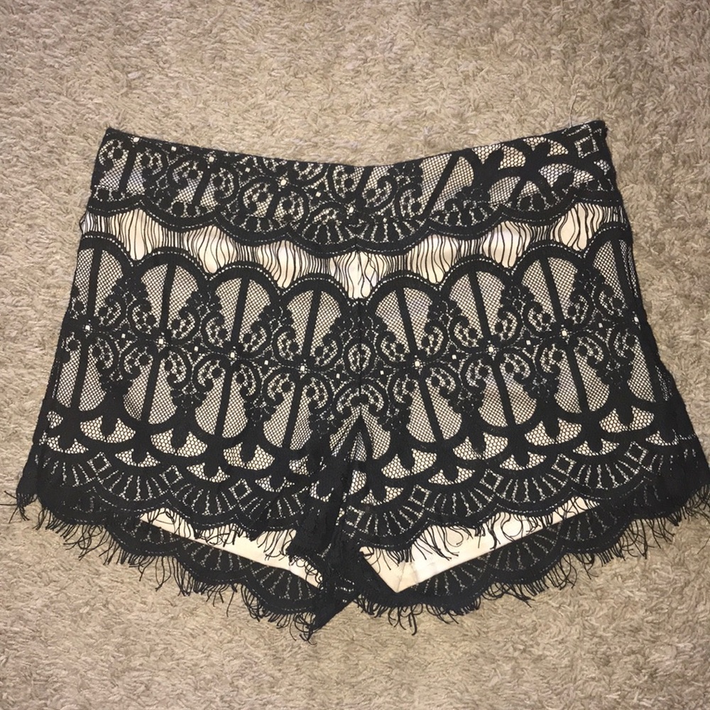Large lace shorts